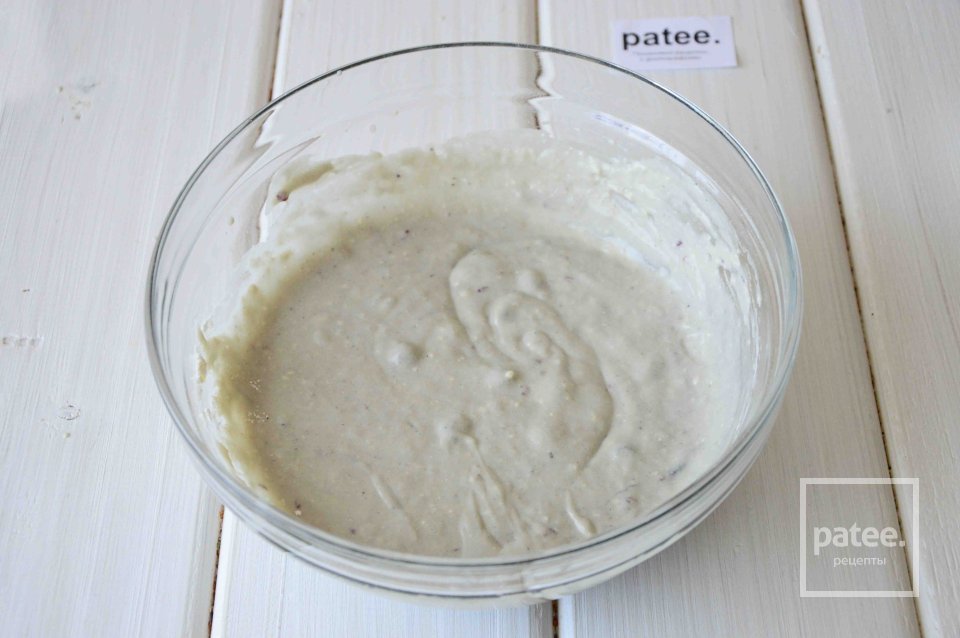 Маффины с черной смородиной и шоколадом - Шаг 8