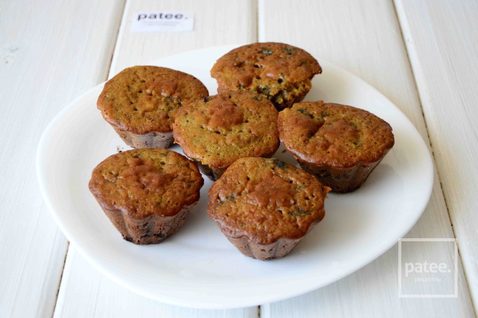 Маффины с черной смородиной и шоколадом - Шаг 11