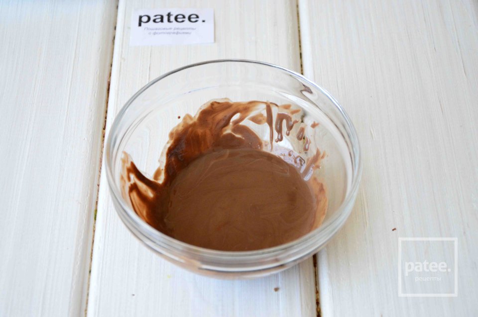 Маффины с черной смородиной и шоколадом - Шаг 12