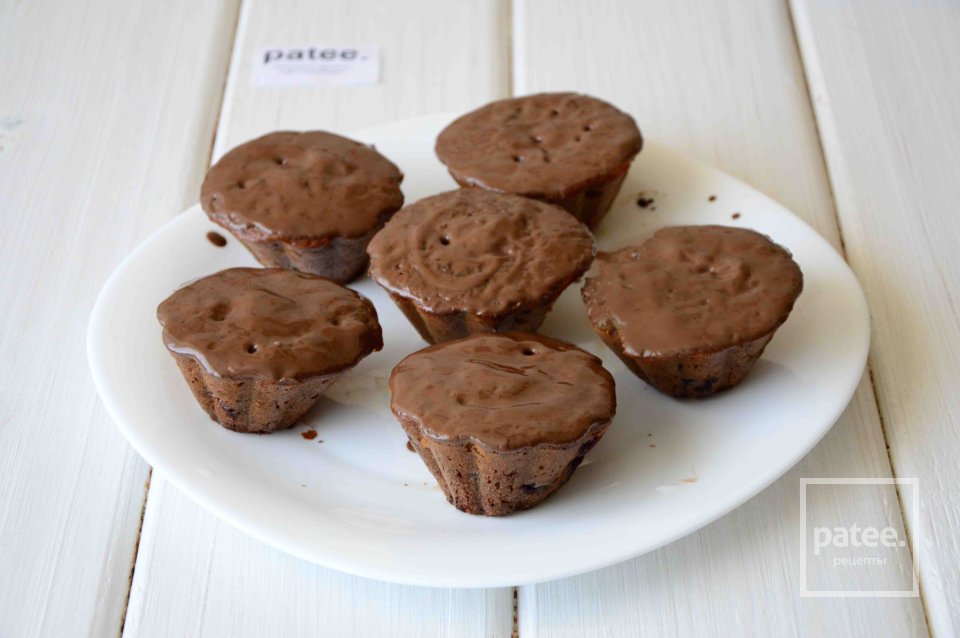 Маффины с черной смородиной и шоколадом - Шаг 13