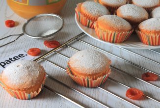 Ванильные маффины с курагой