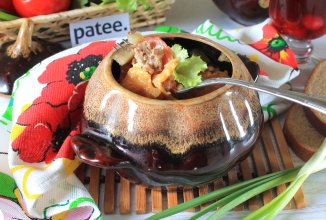 Баклажаны с мясом в горшочках