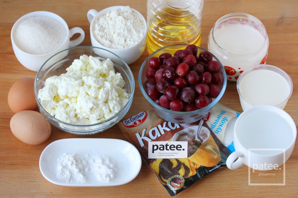 Шоколадный пирог с творожной начинкой и вишней - Шаг 1