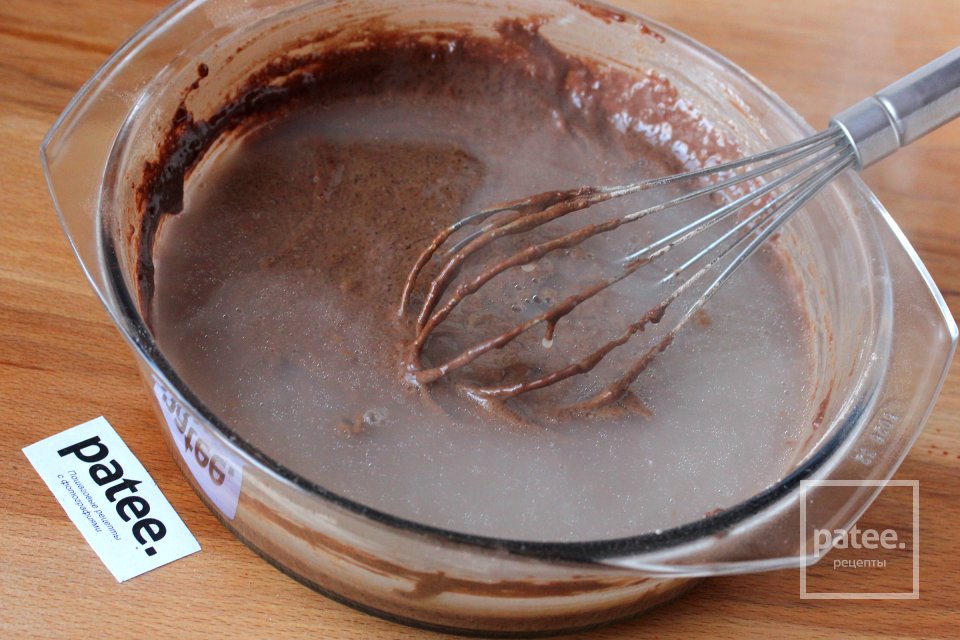 Шоколадный пирог с творожной начинкой и вишней - Шаг 10