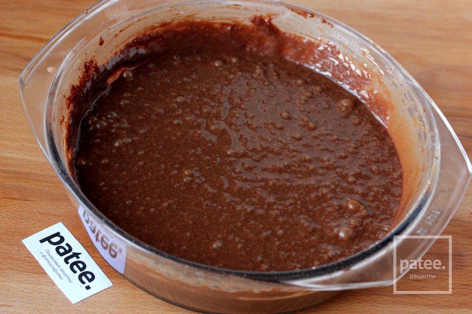 Шоколадный пирог с творожной начинкой и вишней - Шаг 11