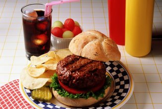 Нездоровая пища делает людей ленивыми