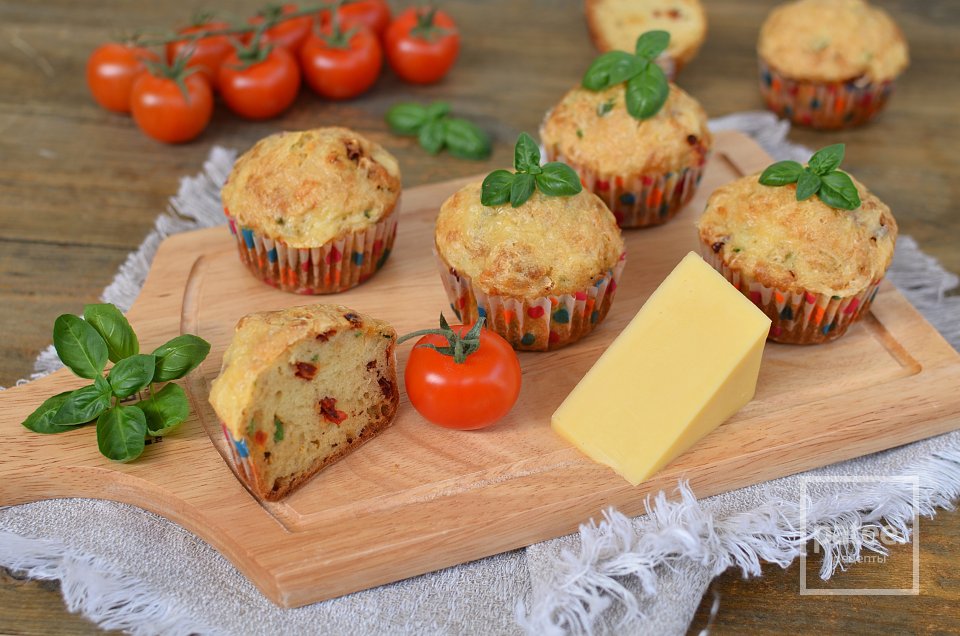 Маффины с вялеными помидорами и базиликом - Шаг 14