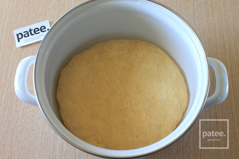 Пасхальное кольцо с изюмом и орехами - Шаг 4