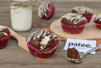 Шоколадные маффины с творожной начинкой