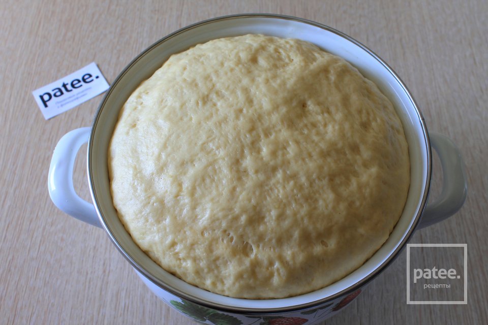 Пасхальное кольцо с изюмом и орехами - Шаг 7