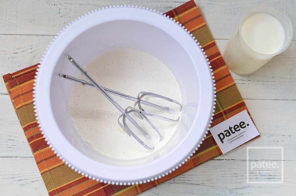 Шоколадные маффины с творожной начинкой - Шаг 3