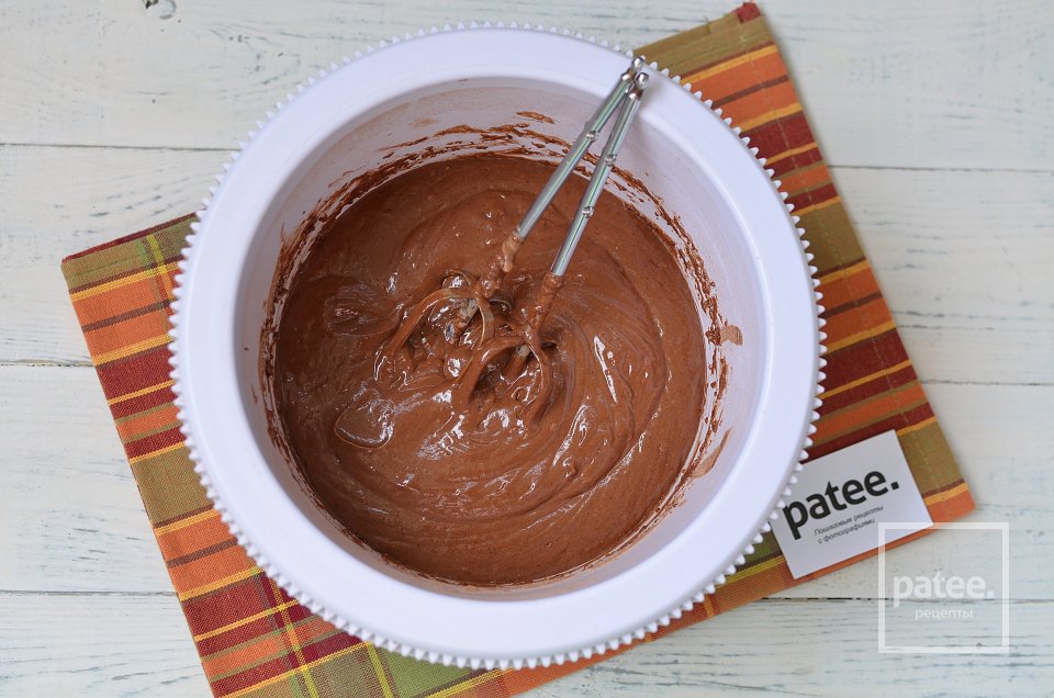 Шоколадные маффины с творожной начинкой - Шаг 6