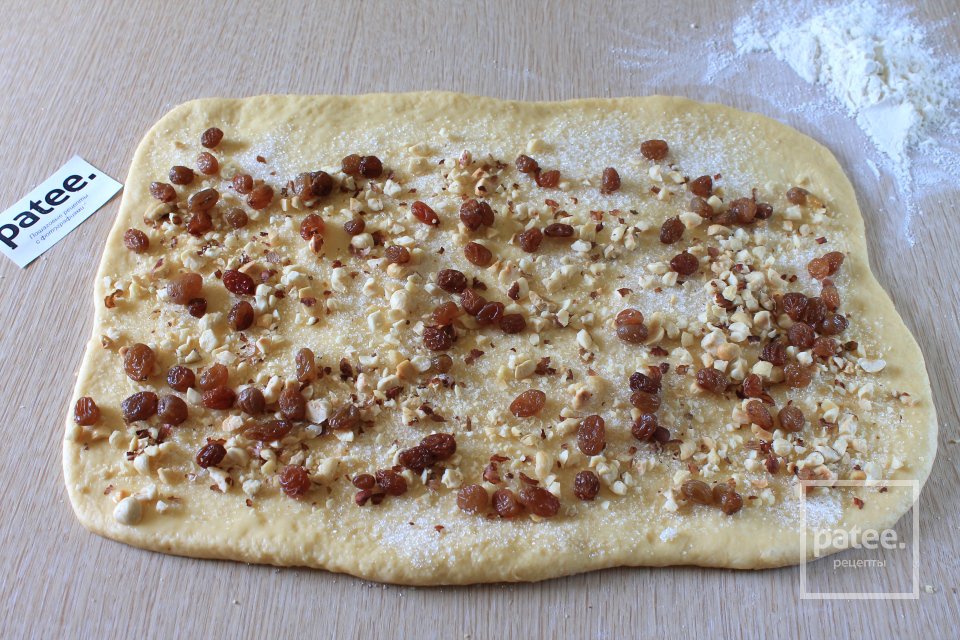 Пасхальное кольцо с изюмом и орехами - Шаг 9