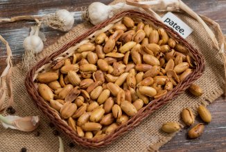 Арахис со специями и чесноком