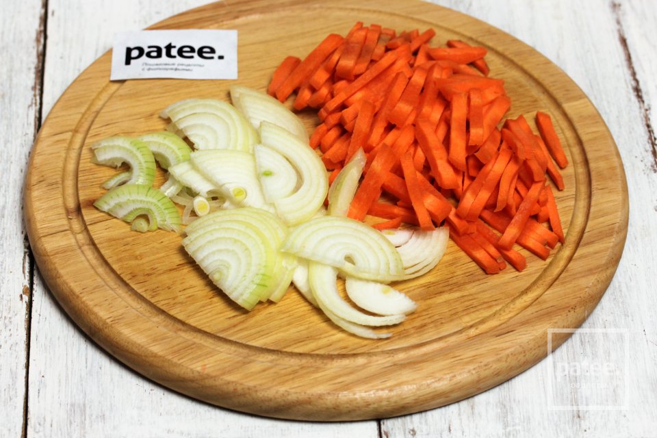 Салат из куриных желудков с яйцами и овощами - Шаг 3