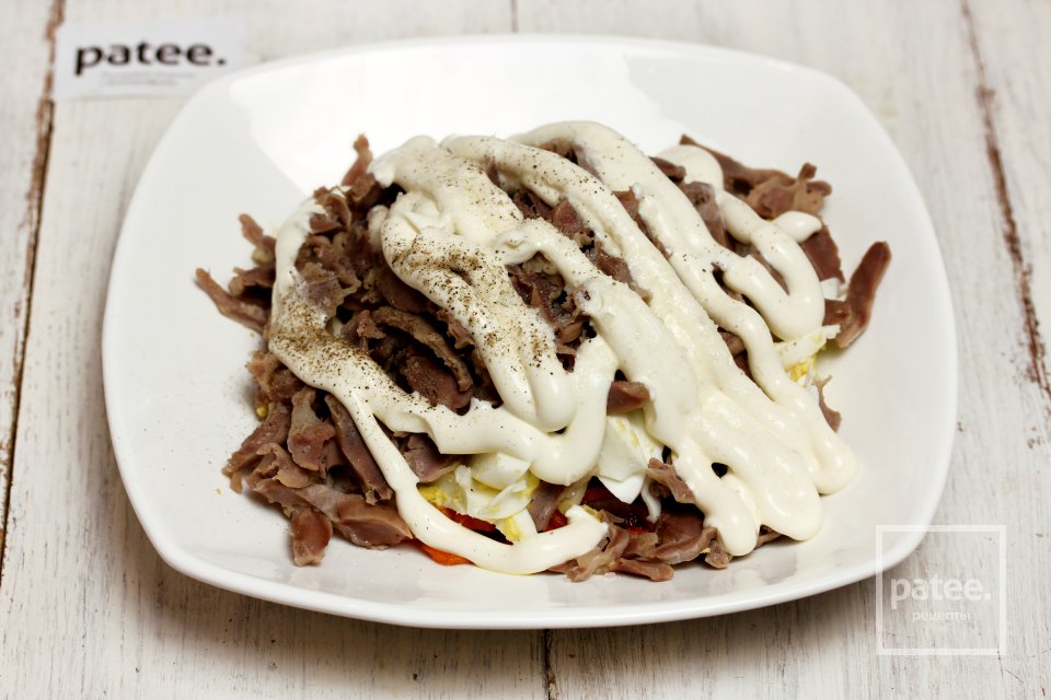 Салат из куриных желудков с яйцами и овощами - Шаг 10