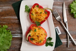 Запеченные перцы с курицей и сыром