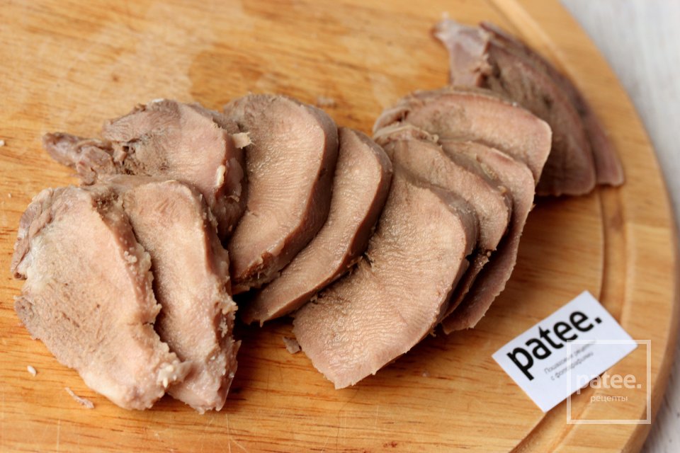 Как отварить и почистить свиной язык - Шаг 10