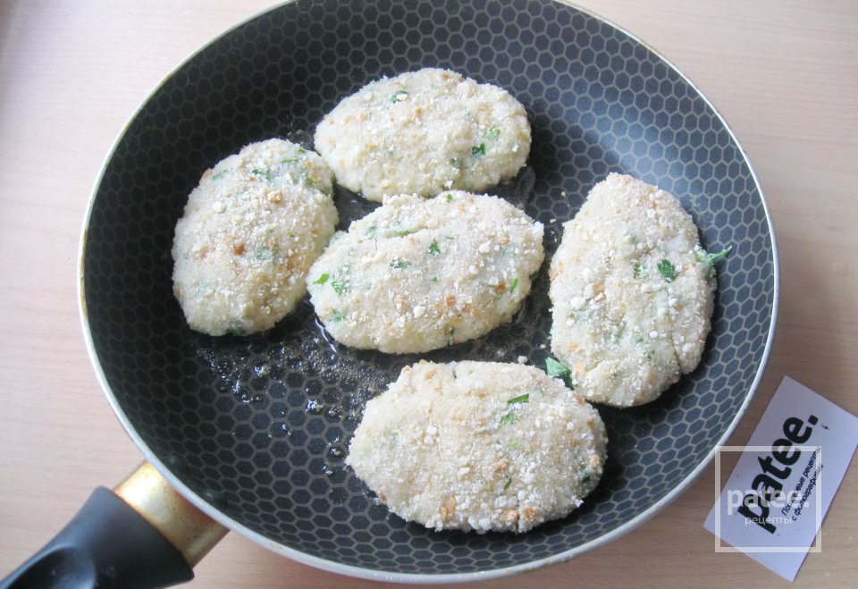 Рыбные котлеты с картофелем - Шаг 11