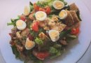 Салат с перепелинными яйцами и курицей