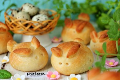 Рецепт Пасхальные булочки с перепелиными яйцами