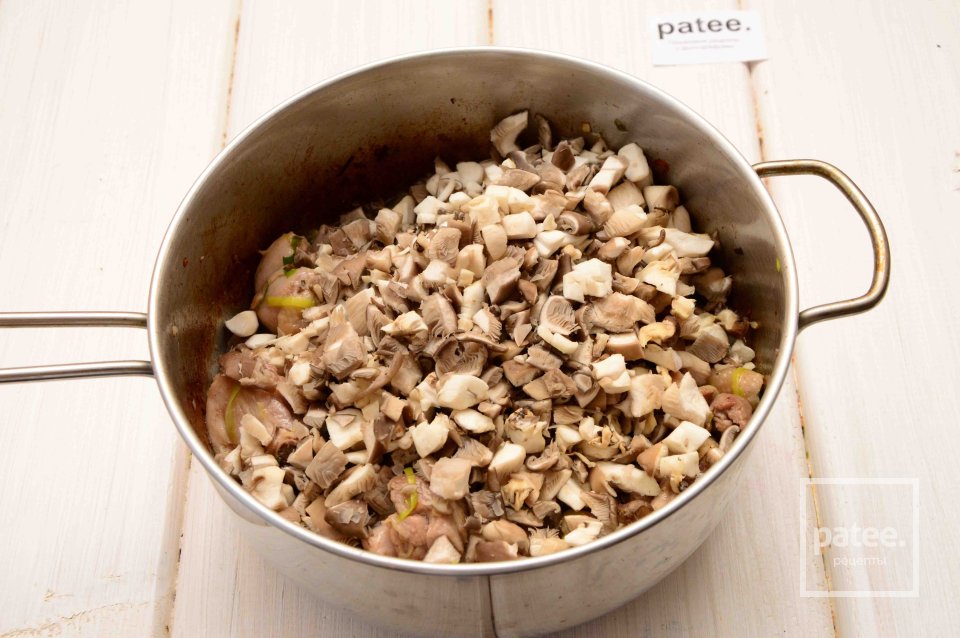 Жареное куриное бедро с грибами и фенхелем - Шаг 5