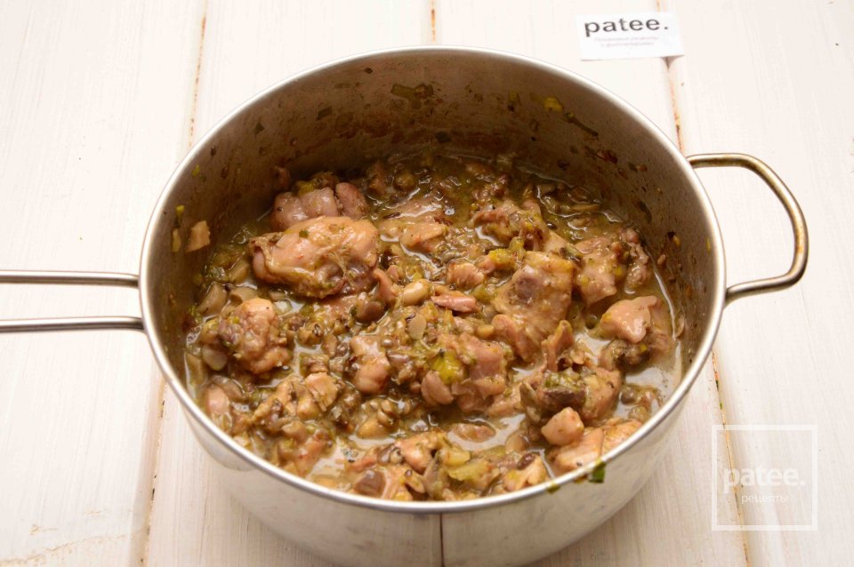 Жареное куриное бедро с грибами и фенхелем - Шаг 9