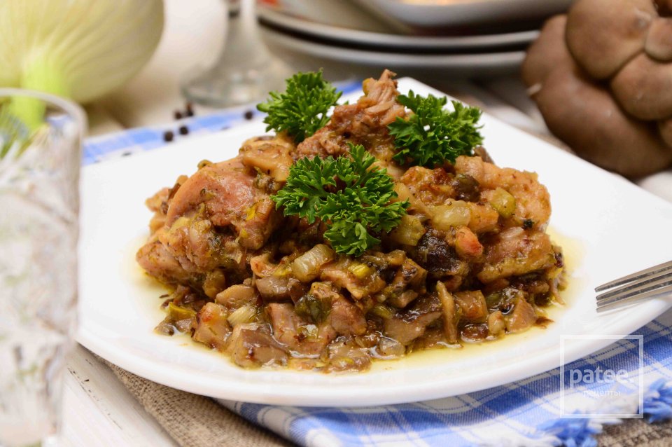 Жареное куриное бедро с грибами и фенхелем - Шаг 10