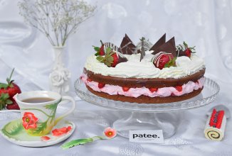 Шоколадный торт Клубничное облако