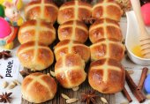 Пряные пасхальные булочки с крестиками