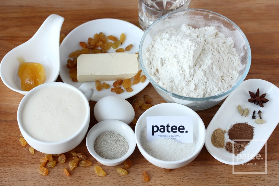 Пряные пасхальные булочки с крестиками - Шаг 1