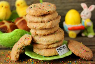 Сахарное печенье с кондитерской посыпкой