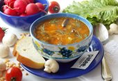 Гороховый суп с грибами и томатом
