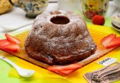 Банановый кекс с клубничным джемом
