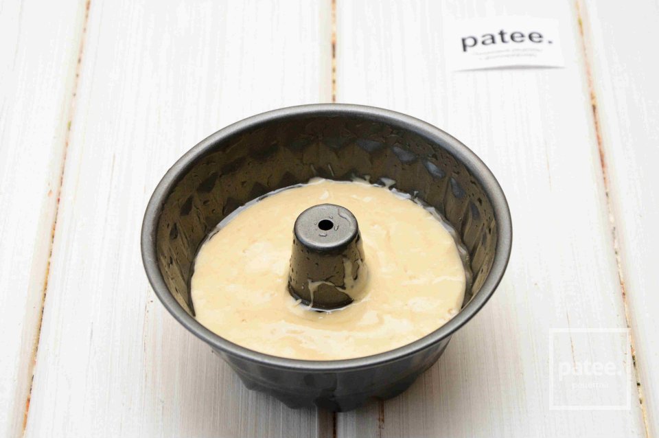 Банановый кекс с клубничным джемом - Шаг 7