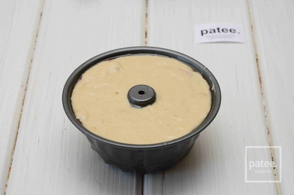 Банановый кекс с клубничным джемом - Шаг 9