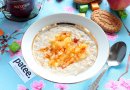 Овсянная каша с карамелизованными яблоками