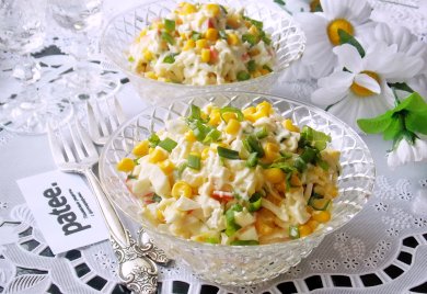 Рецепт Салат с крабовыми палочками, ананасом и кукурузой