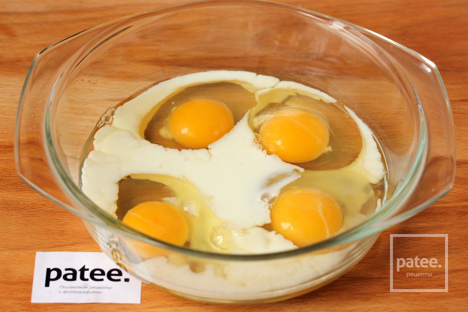 Омлет с куриной печенью и зелёным луком в мультиварке - Шаг 3