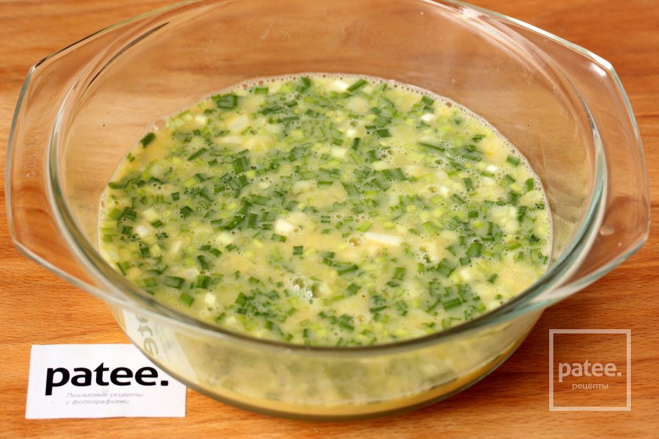 Омлет с куриной печенью и зелёным луком в мультиварке - Шаг 7