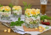 Салат с куриным филе, огурцом и яйцом Ратибор