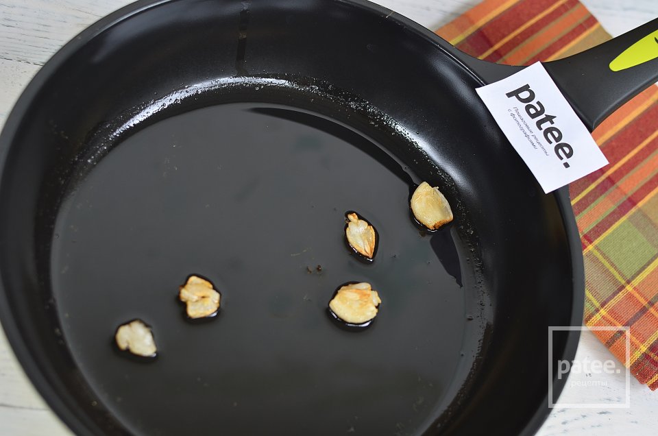 Салат с куриным филе, огурцом и яйцом Ратибор - Шаг 2