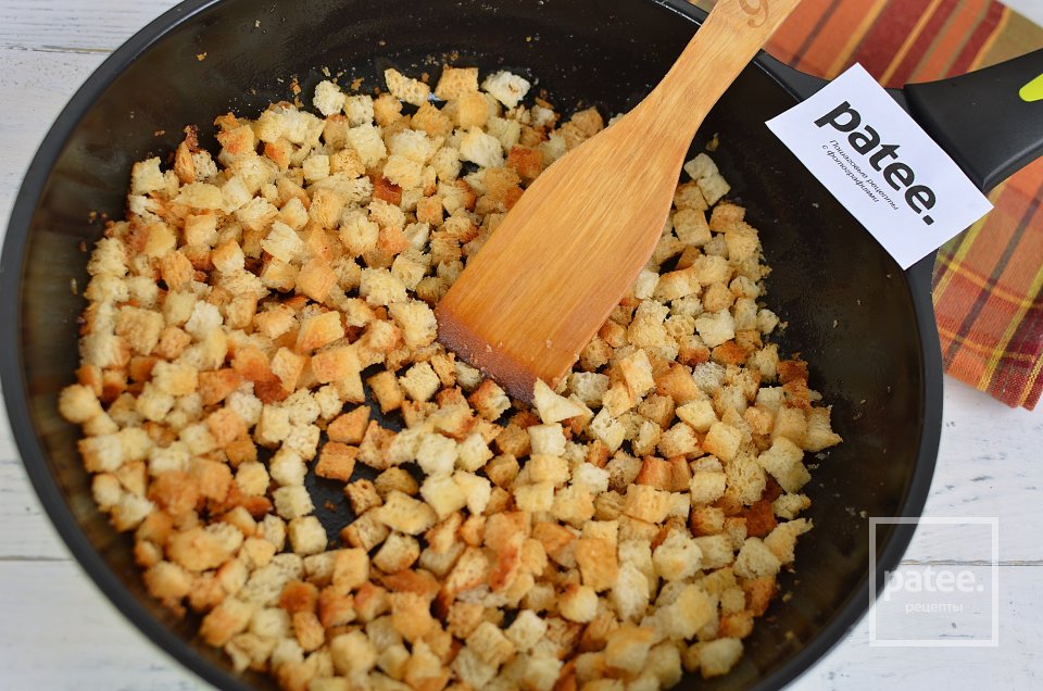 Салат с куриным филе, огурцом и яйцом Ратибор - Шаг 4