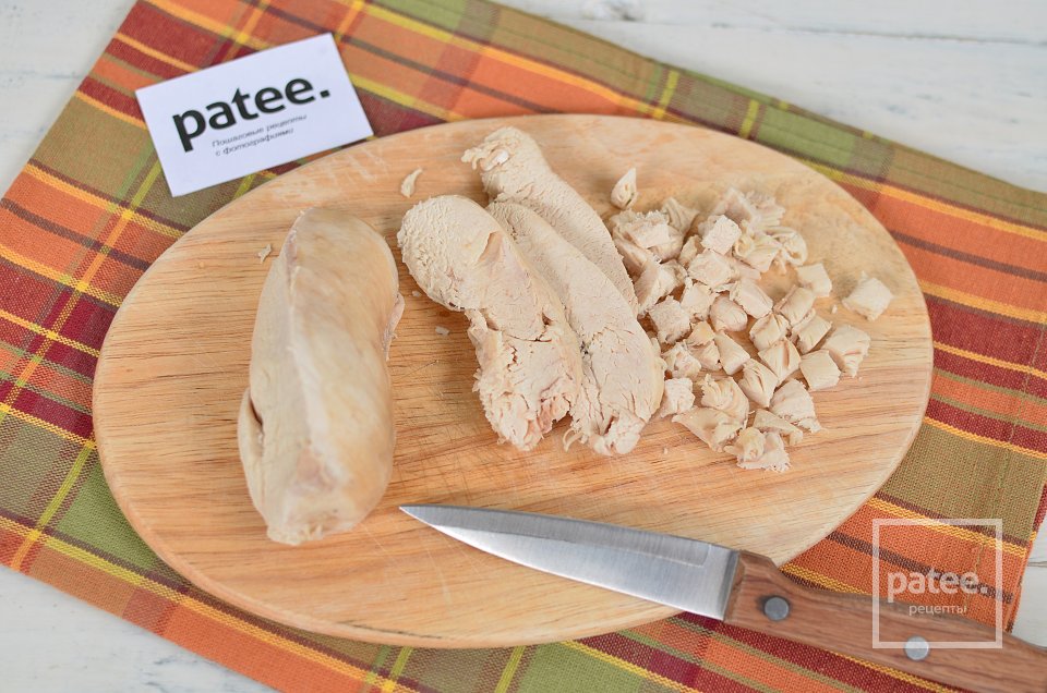 Салат с куриным филе, огурцом и яйцом Ратибор - Шаг 7