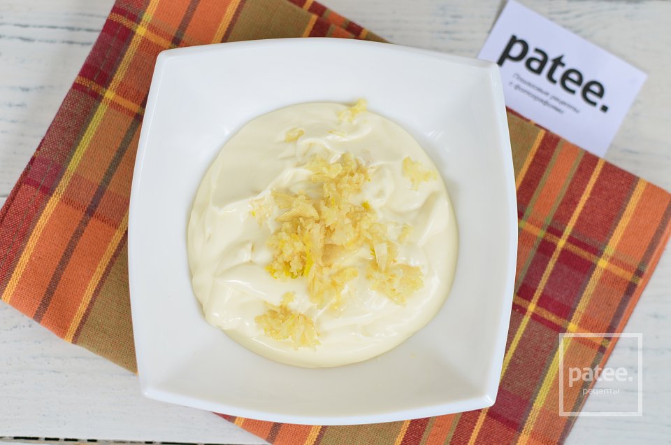 Салат с куриным филе, огурцом и яйцом Ратибор - Шаг 8