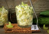 Салат из сельдерея с огурцами и яйцом
