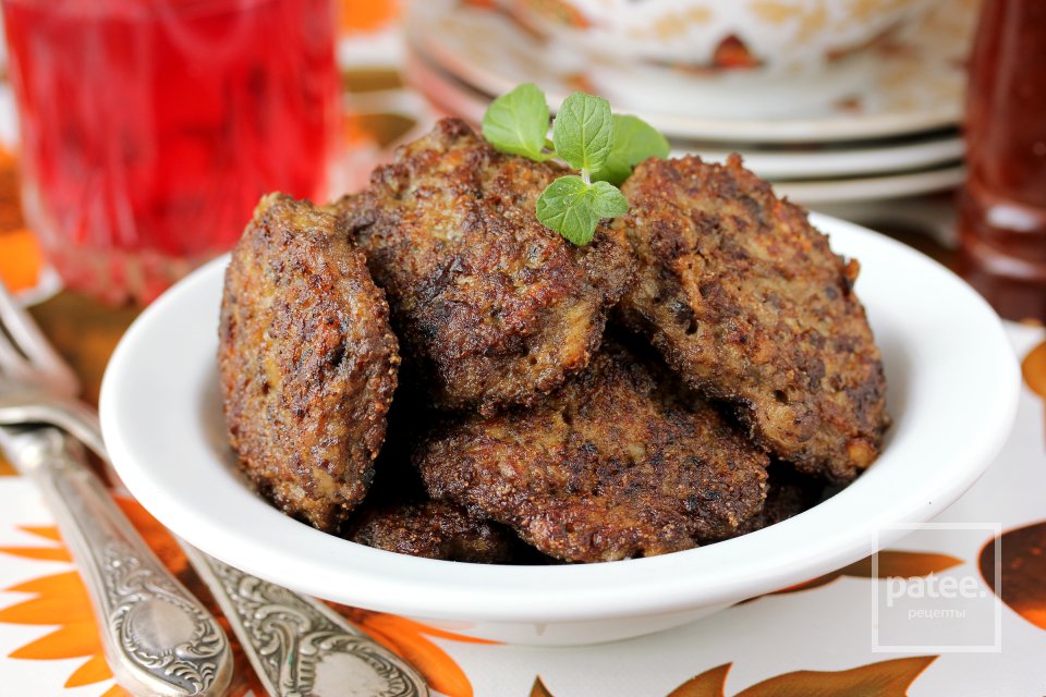 Котлеты из куриных сердечек с манкой и майонезом - Шаг 12