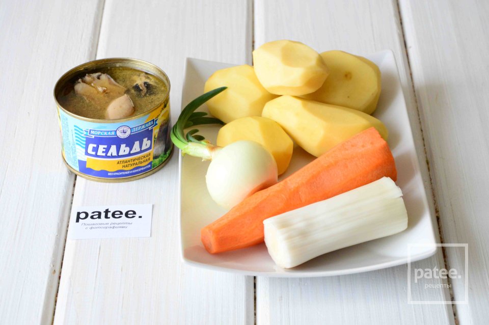 Рыбный суп из консервированной сельди - Шаг 1