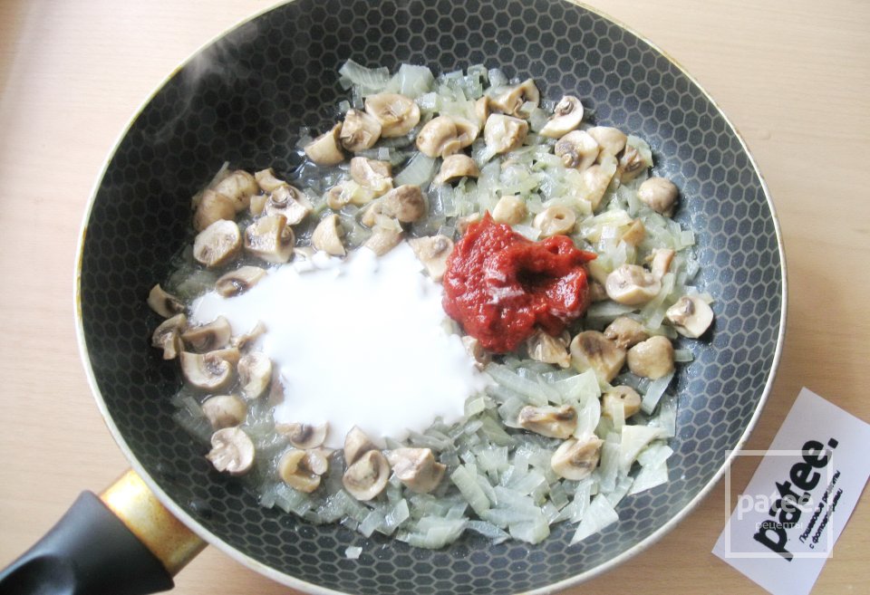 Мясные тефтели в грибной подливе - Шаг 11