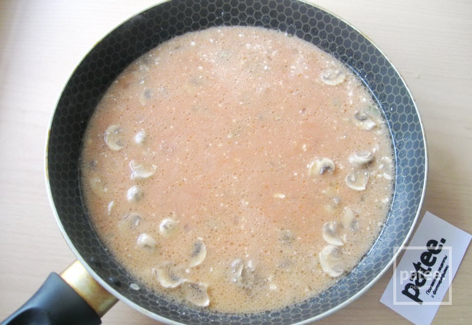 Мясные тефтели в грибной подливе - Шаг 12